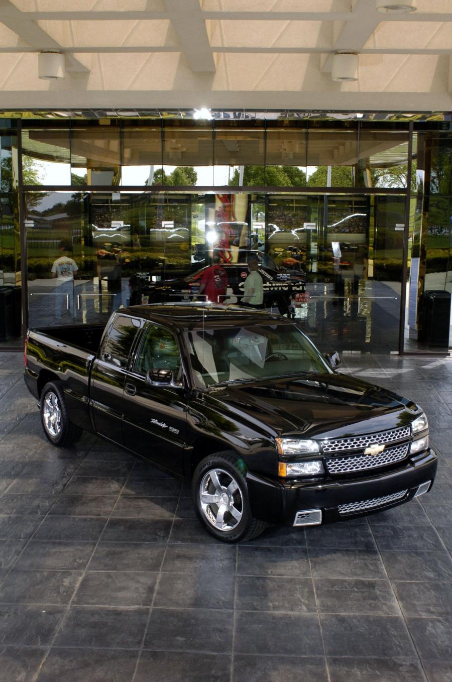  Chevrolet Silverado SS 2004 года  (фото 14 из 38)